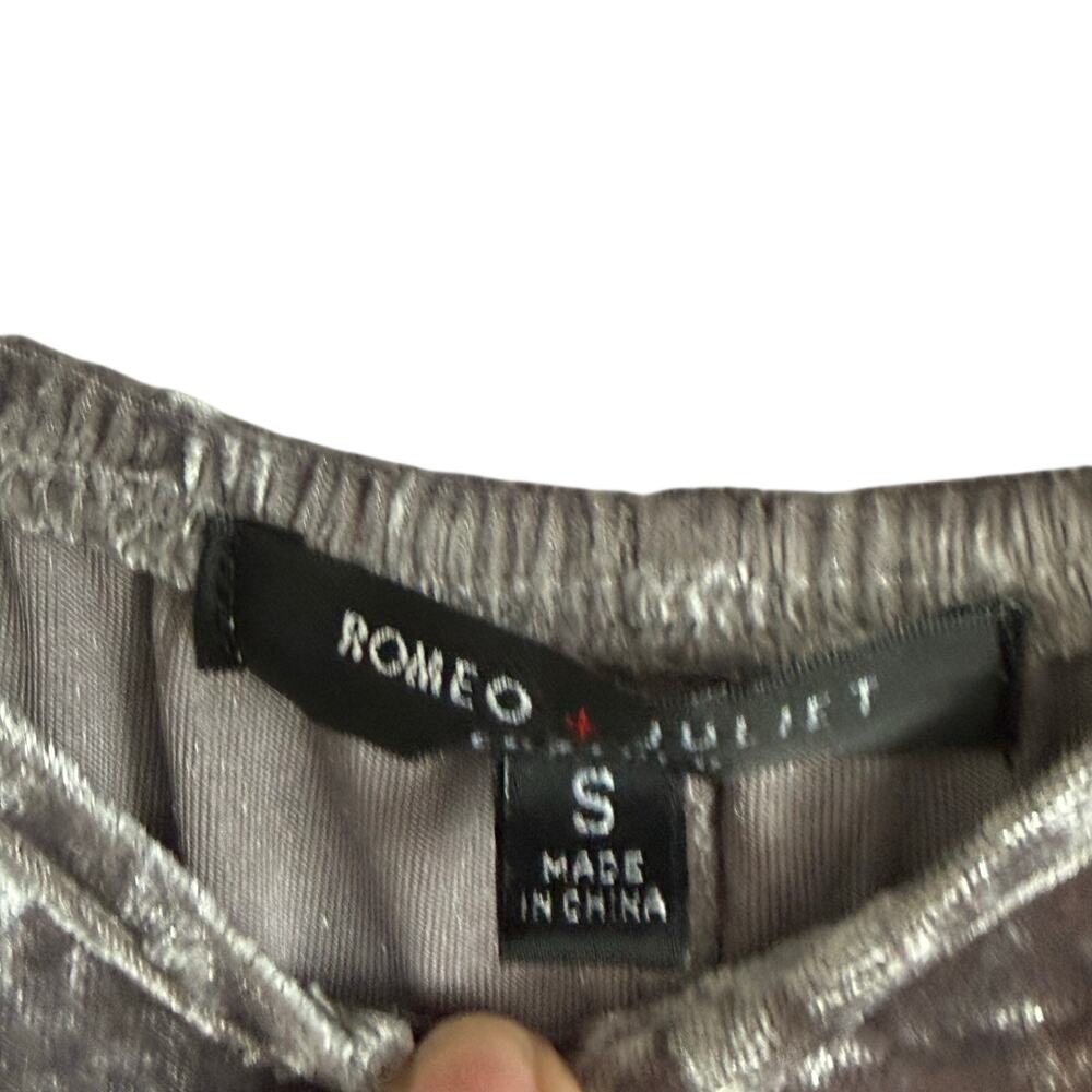 Romeo + Juliet Couture Silver Crushed Velvet Tiered Maxi size small - Picture 2 of 6